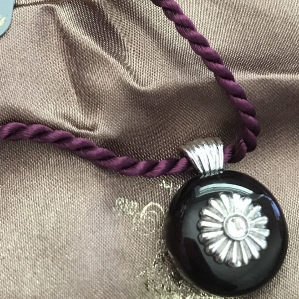 Angelique de Paris purple round pendant necklace